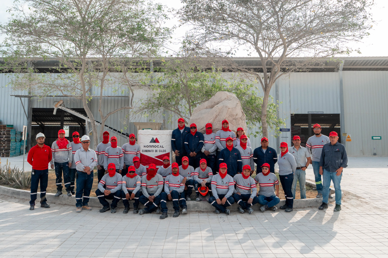 Equipo de trabajo de Morrocal en la planta de El Morro
